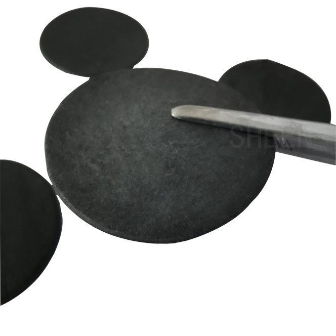 碳纖維(wei)導熱墊(nian)片